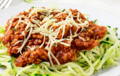 LCHF Zucchini-Spaghetti nach Bolognese-Art